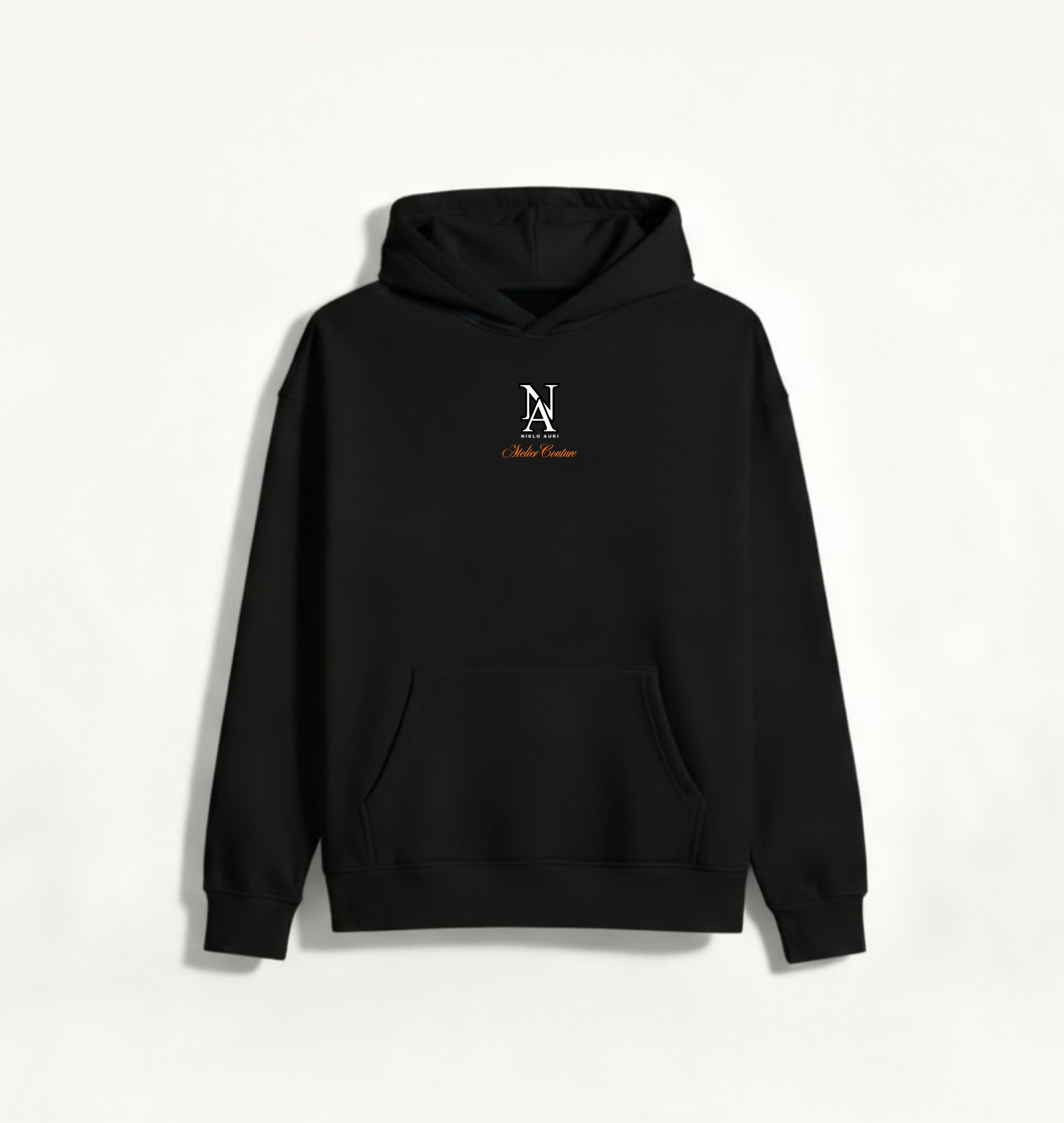 „Schwarzer Hoodie mit NA Monogramm – Niklo Auri Atelier Couture.“