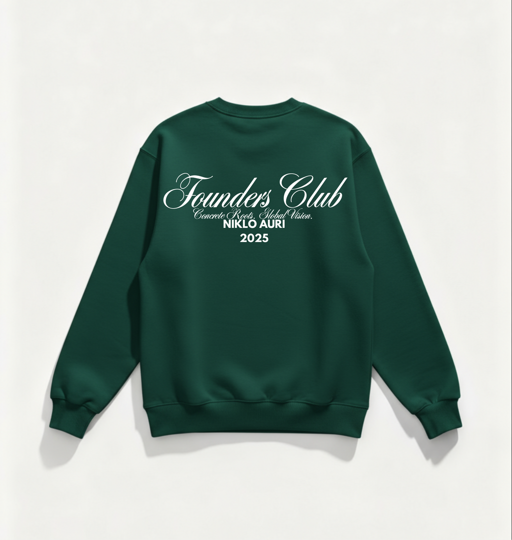 „Members Club Sweater in Forest Green – Script Backprint 2025.“