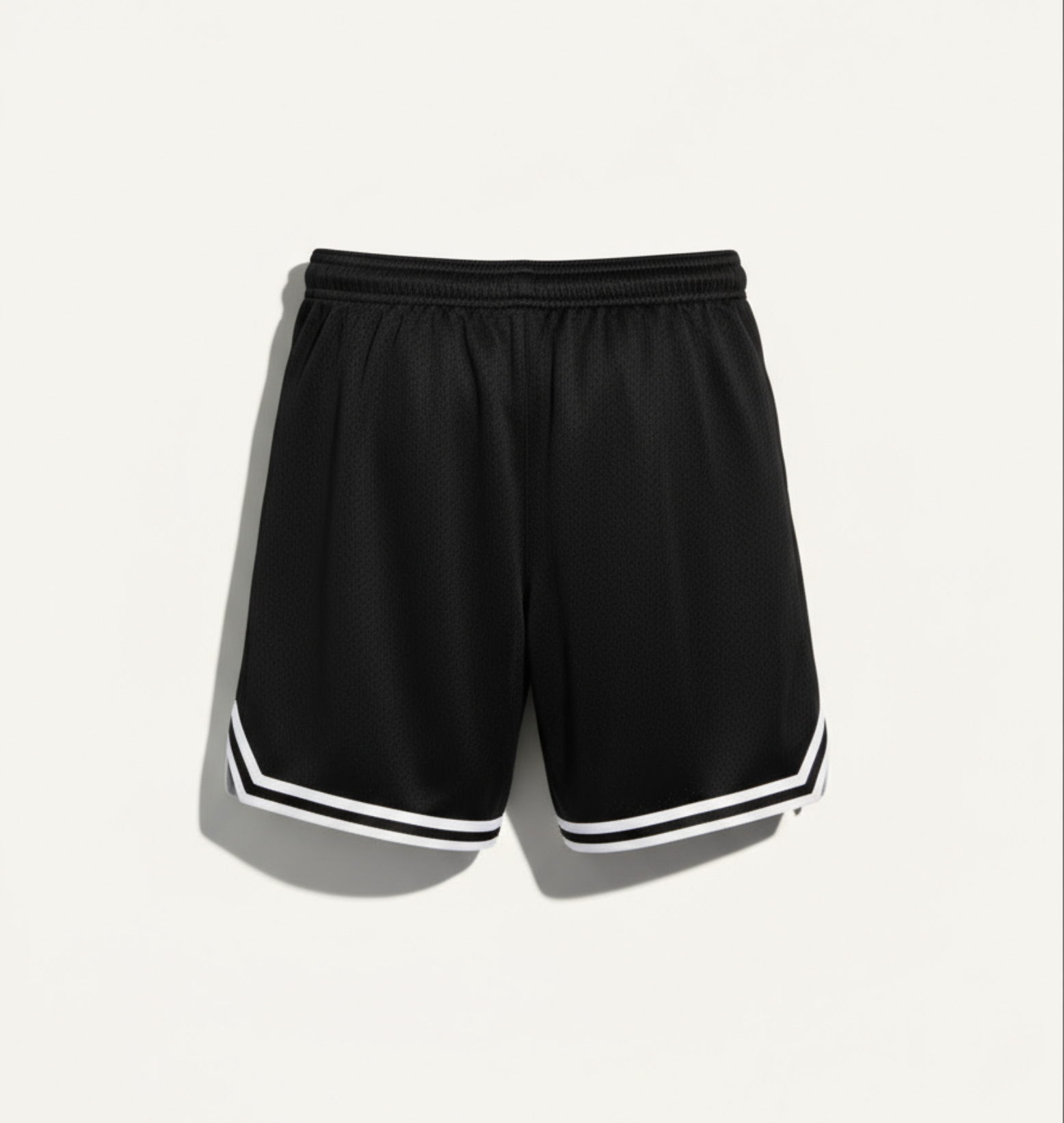 „Schwarze NA Performance Shorts mit weißem Rand – hochwertiges Mesh.“