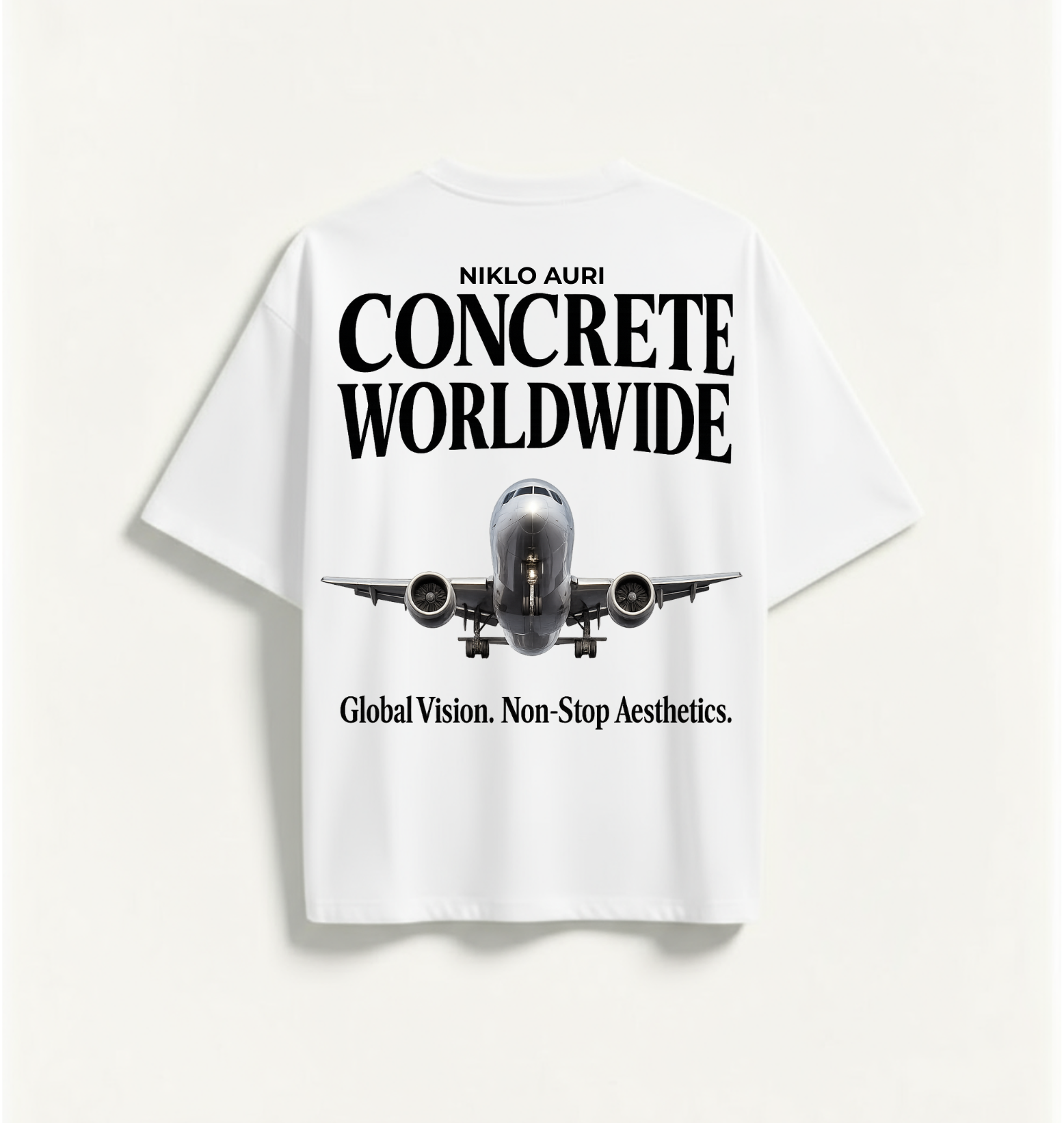 „Niklo Auri Concrete Worldwide Tee in Weiß mit Flugzeug-Backprint.“